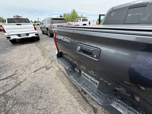 Used 2020 Toyota Tacoma SR5 RWD image 38