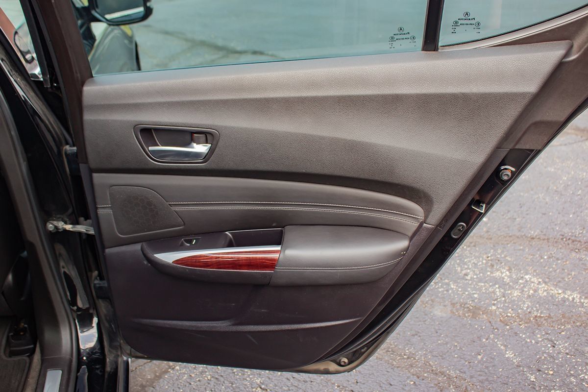 Used 2015 Acura TLX w/ Technology Package FWD image 19