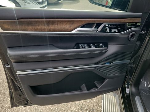 Used 2022 Jeep Grand Wagoneer Series II AWD/4WD image 17