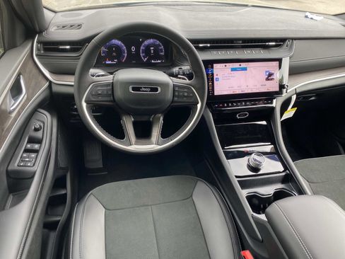 New 2026 Jeep Grand Cherokee Altitude RWD image 10
