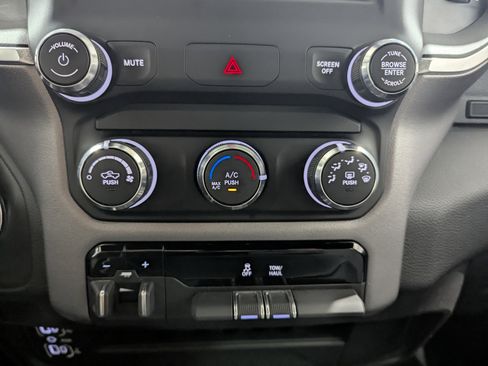 Used 2024 RAM 2500 Big Horn AWD/4WD image 23