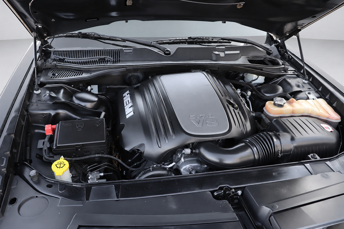 Used 2018 Dodge Challenger R/T w/ Blacktop Package RWD image 39