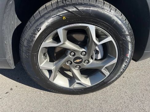 Used 2025 Chevrolet Trax LT w/ LT Convenience Package FWD image 13