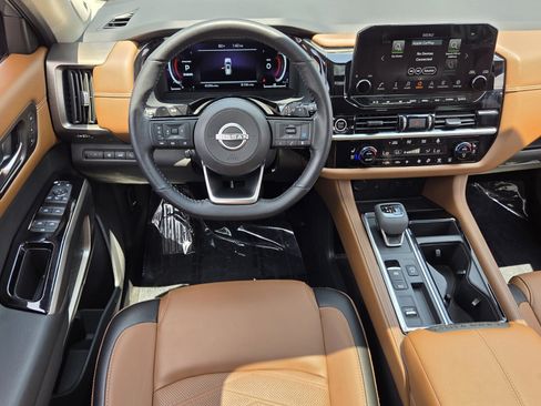 Used 2024 Nissan Pathfinder Platinum w/ Black Appearance Package FWD image 12