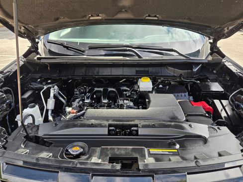 Used 2025 Nissan Pathfinder SL AWD/4WD image 32