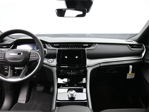 New 2025 Jeep Grand Cherokee Laredo image 23