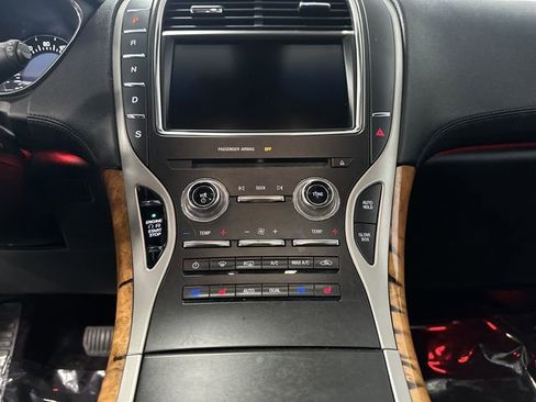 Used 2016 Lincoln MKX Reserve w/ Climate Package image 9