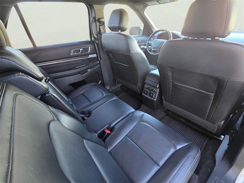 Used 2017 Ford Explorer Limited image 11