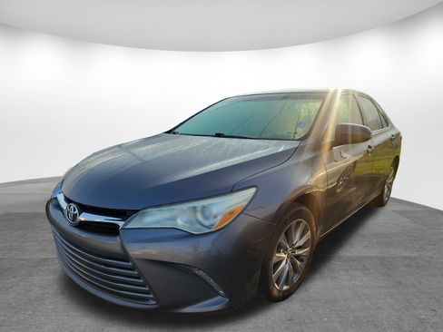 Used 2016 Toyota Camry XLE FWD image 3