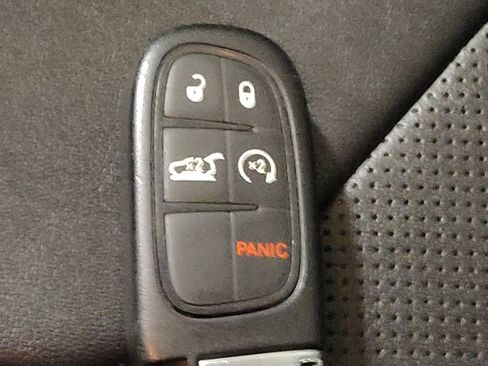 Used 2023 Jeep Cherokee Altitude Lux image 32