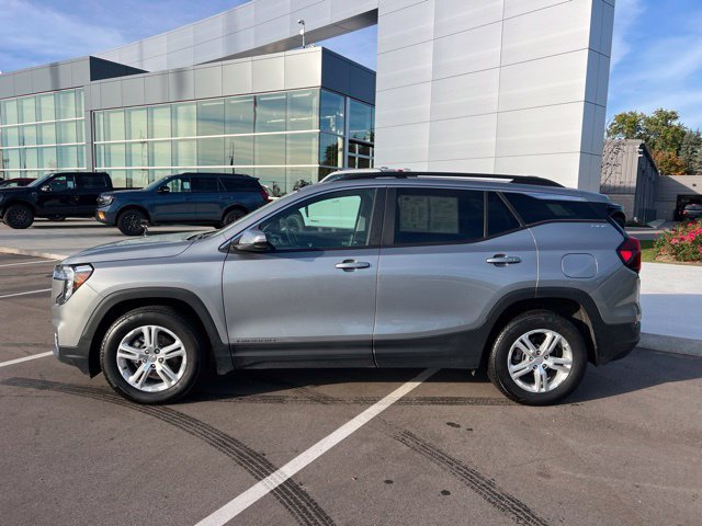 Used 2024 GMC Terrain SLE w/ Driver Convenience Package AWD/4WD image 8