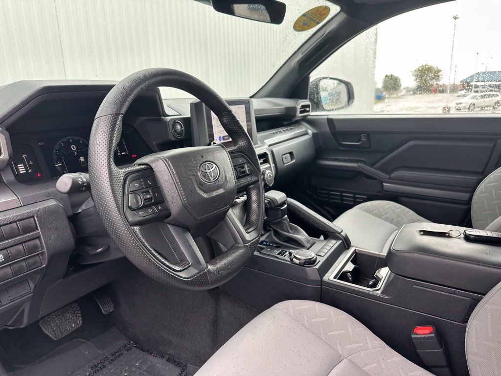 Used 2025 Toyota Tacoma SR5 AWD/4WD image 15