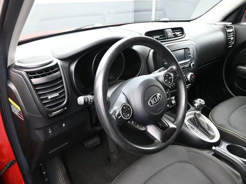 Used 2015 Kia Soul + image 12