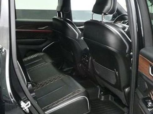Used 2023 Jeep Grand Cherokee Summit AWD/4WD image 11