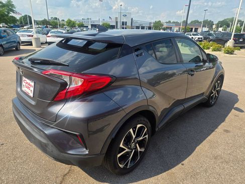 Used 2021 Toyota C-HR XLE FWD image 4
