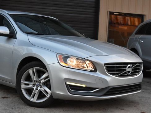 Used 2015 Volvo V60 T5 Premier image 3