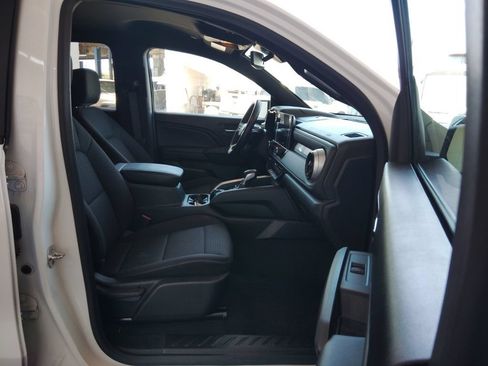 Used 2024 Chevrolet Colorado LT w/ LT Convenience Package II RWD image 11
