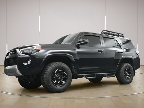 Used 2020 Toyota 4Runner TRD Off-Road AWD/4WD image 21