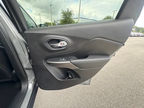 Used 2020 Jeep Cherokee Latitude Plus FWD image 19