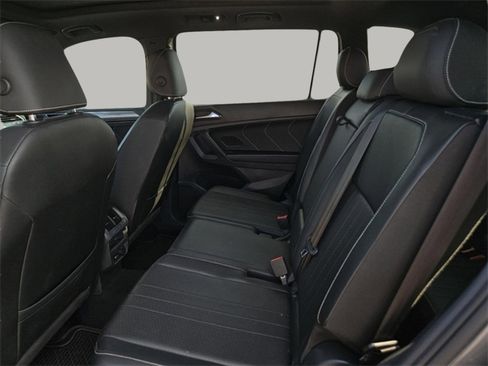 Used 2023 Volkswagen Tiguan SE R-Line image 12