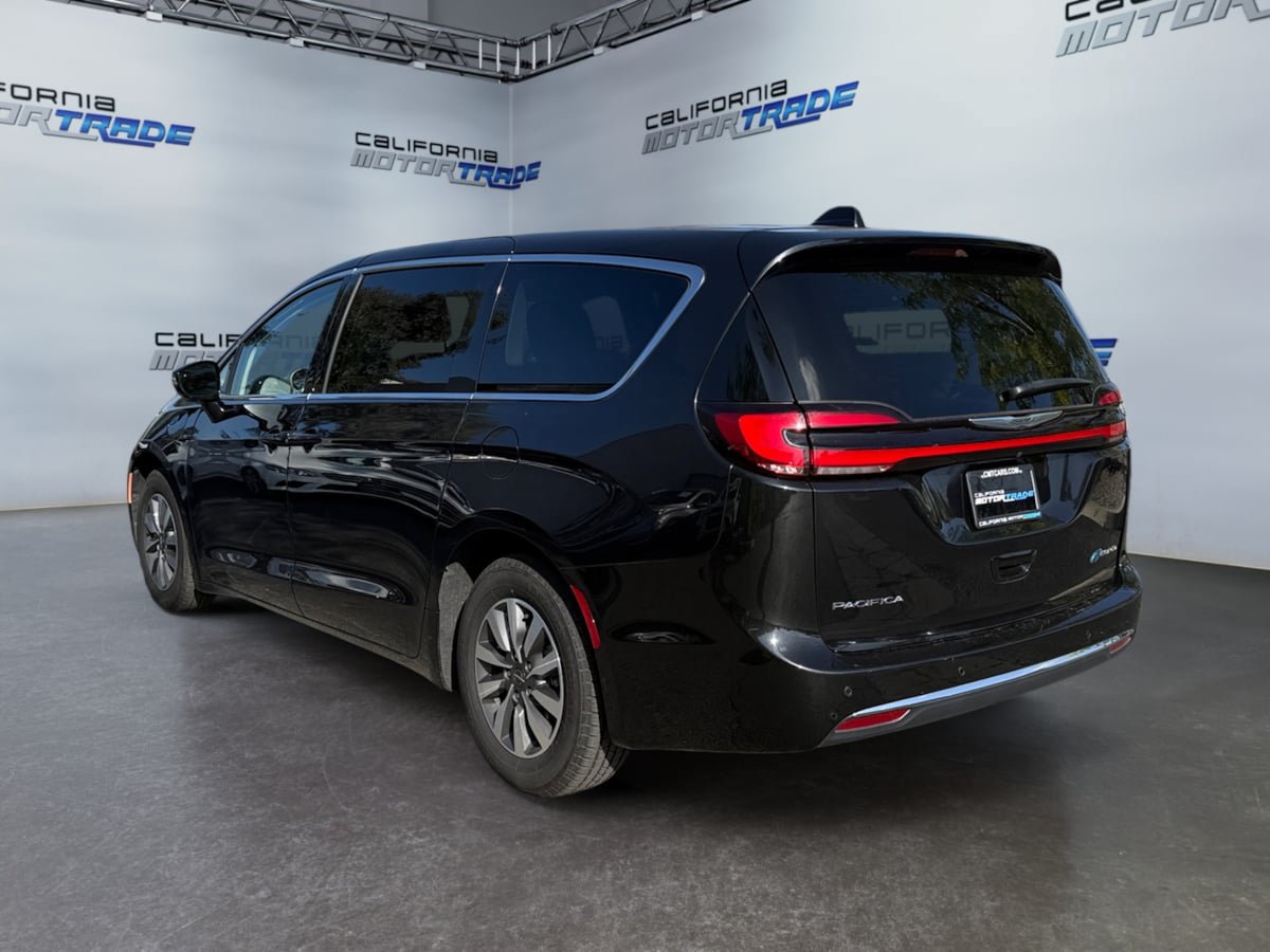 Used 2024 Chrysler Pacifica Limited FWD image 7