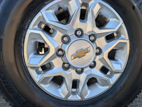 Used 2025 Chevrolet Silverado 3500 LT w/ Safety Package AWD/4WD image 7