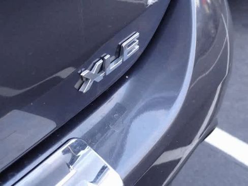 Used 2023 Toyota Highlander XLE image 18