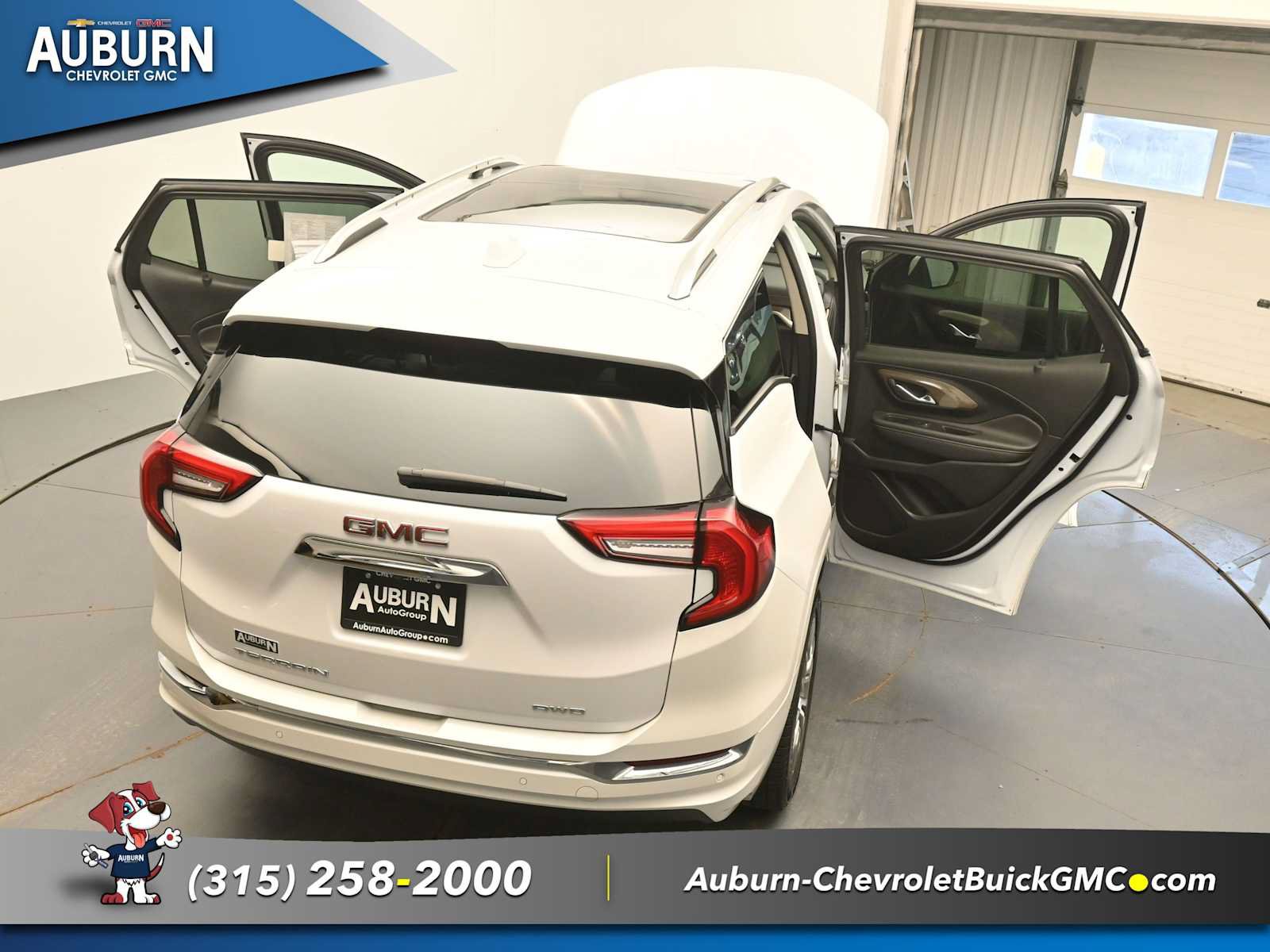 Used 2024 GMC Terrain Denali w/ Denali Premium Package AWD/4WD image 41