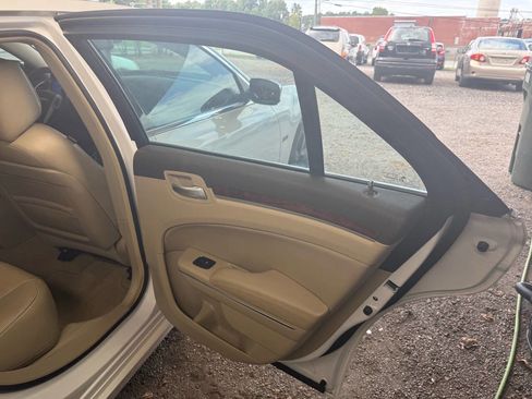 Used 2011 Chrysler 300 C image 18