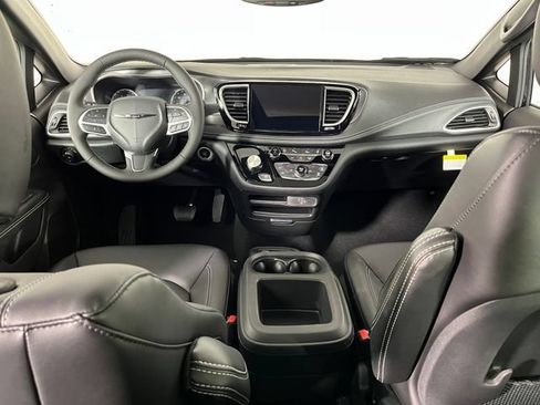 New 2026 Chrysler Pacifica Select FWD image 9