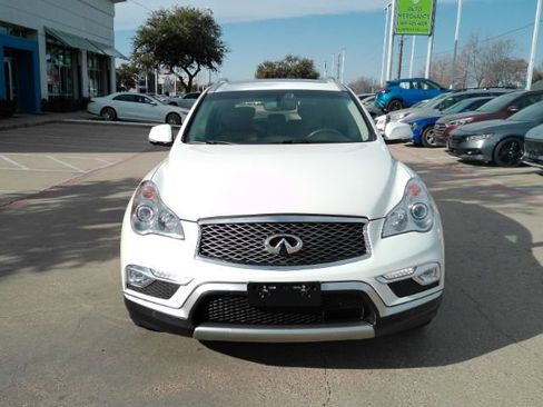 Used 2017 INFINITI QX50 2WD w/ Technology Package image 2