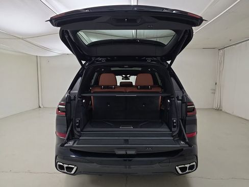 New 2025 BMW X7 M60i w/ Climate Comfort Package image 30