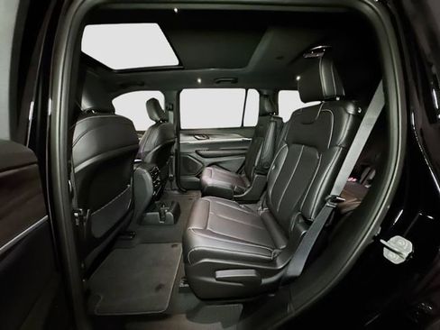 New 2025 Jeep Grand Cherokee L Limited w/ Luxury Tech Group II image 15