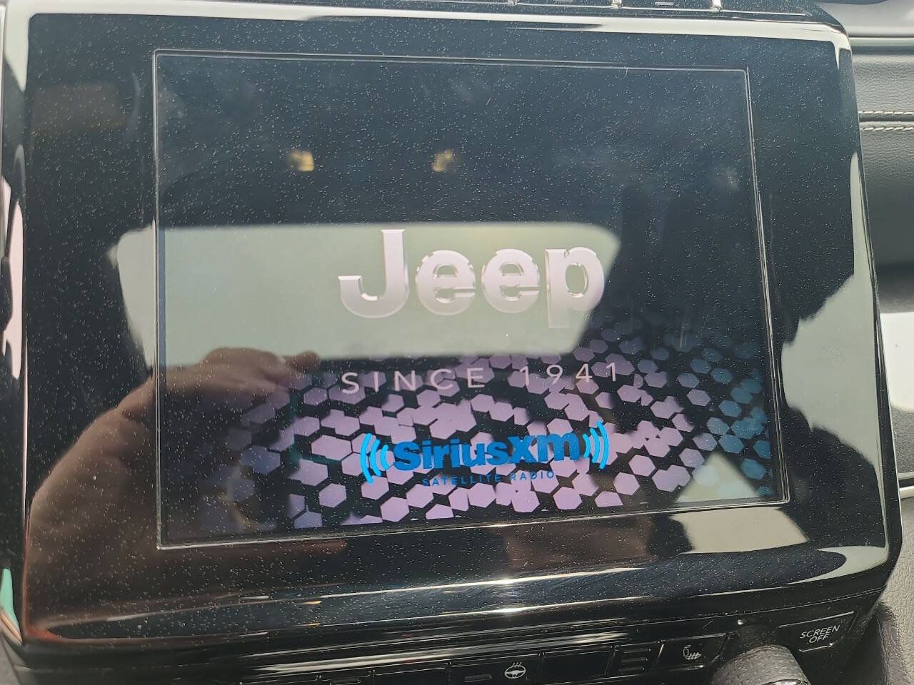 Used 2023 Jeep Grand Cherokee L Laredo RWD image 24