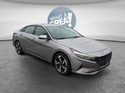 Used 2022 Hyundai Elantra SEL w/ Convenience + Premium Package FWD image 1