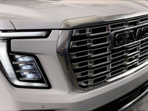 Used 2026 GMC Yukon Denali w/ Sun & Power Step Package AWD/4WD image 31
