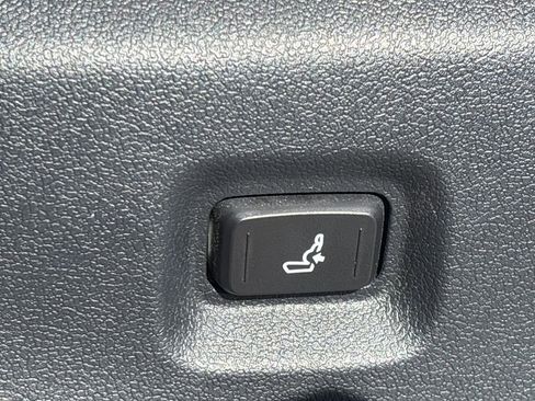 Used 2024 Toyota Tacoma TRD Off-Road image 8