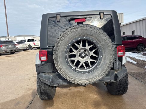 Used 2017 Jeep Wrangler Unlimited Rubicon image 11