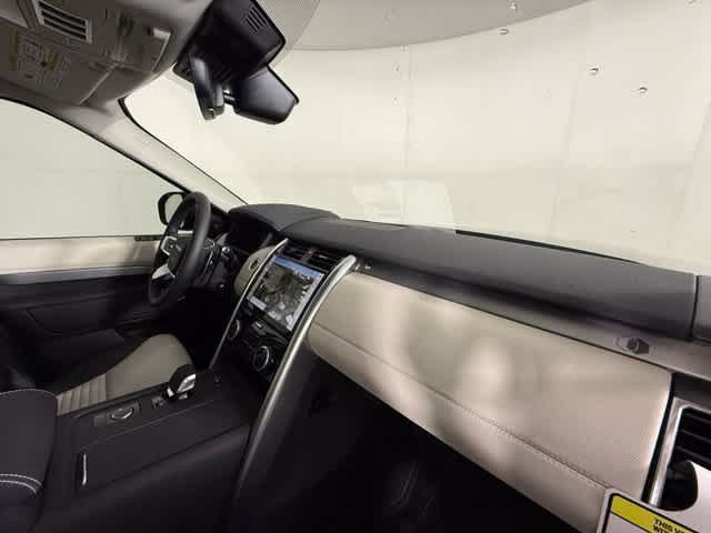 New 2026 Land Rover Discovery Limited Edition AWD/4WD image 31