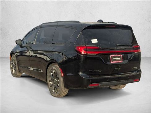 New 2026 Chrysler Pacifica Limited w/ S Appearance Package AWD/4WD image 9