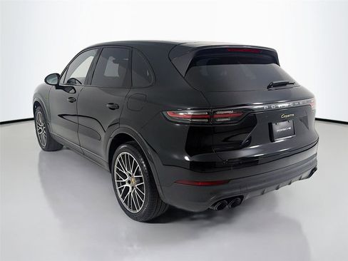 Certified 2022 Porsche Cayenne Platinum Edition image 3