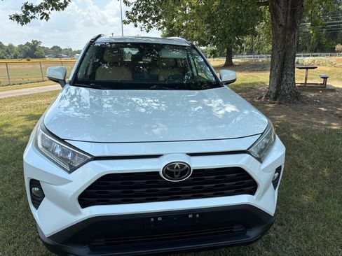 Used 2021 Toyota RAV4 XLE Premium FWD image 4