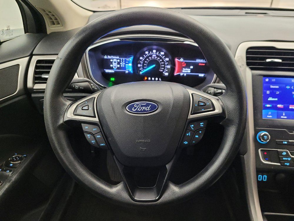 Used 2020 Ford Fusion SE FWD image 22