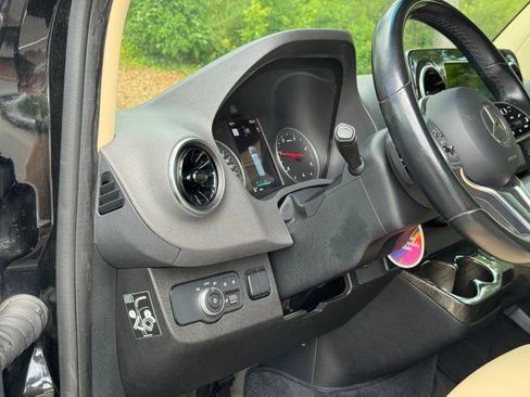 Used 2022 Mercedes-Benz Sprinter 3500 image 37