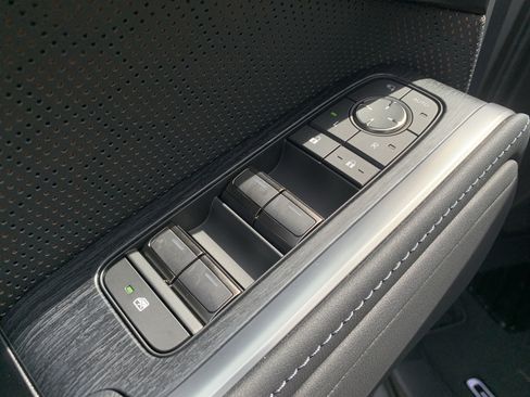 Certified 2026 Lexus GX 550 w/ Accessory Package (ZB) AWD/4WD image 15