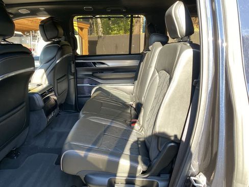Used 2023 Jeep Grand Wagoneer Series III AWD/4WD image 16