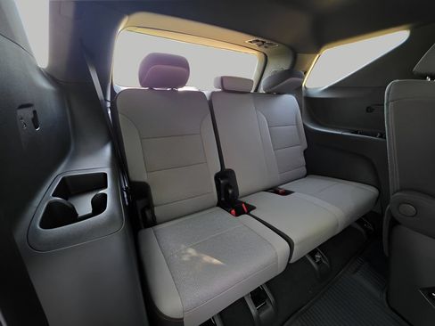 New 2026 Chevrolet Traverse LT w/ Sun and Wheel Package AWD/4WD image 9