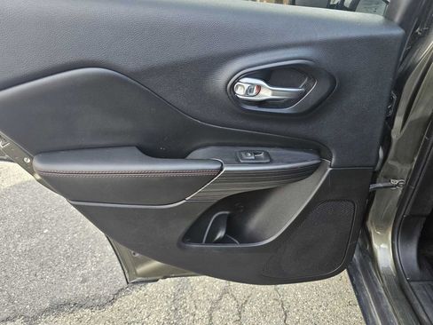 Used 2015 Jeep Cherokee Trailhawk w/ Comfort/Convenience Group image 2