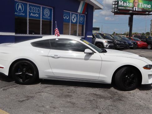 Used 2018 Ford Mustang Coupe RWD image 5