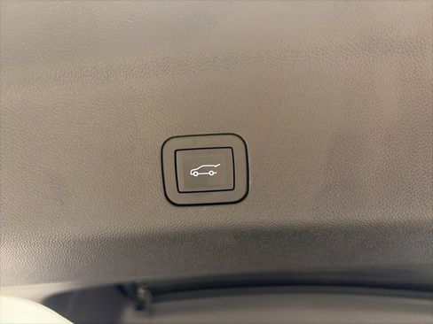 New 2026 Chevrolet Suburban LT image 17